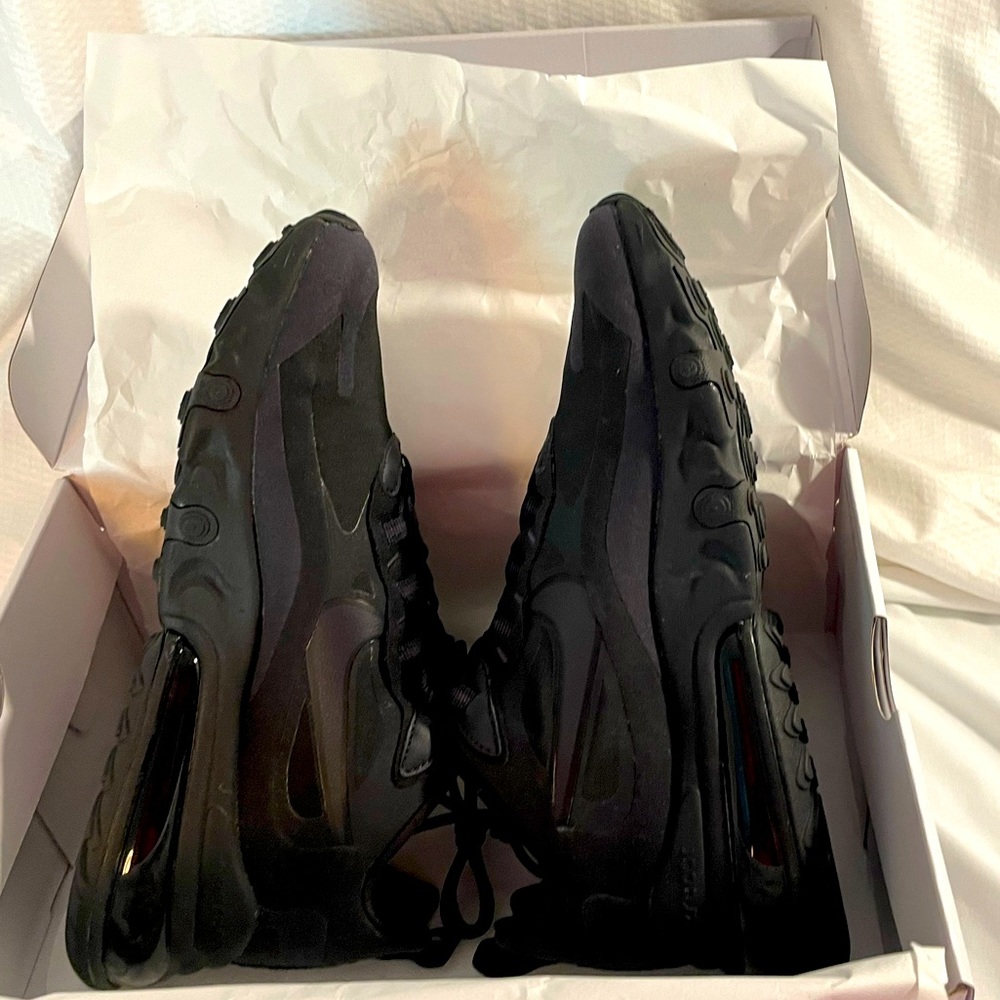 Nike AirMax 270 size 8.5, Black New in original box, Shoes never worn